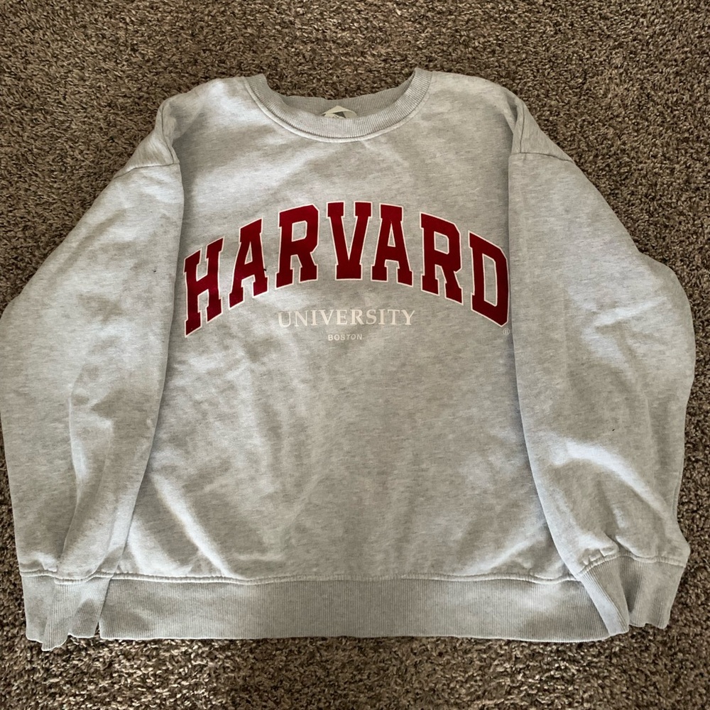 H & M Harvard sweatshirt Medium
Good condition